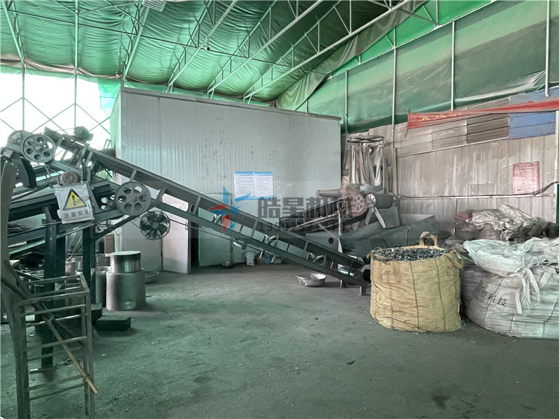 廢鋁合金破碎機(jī)生產(chǎn)現(xiàn)場(chǎng) 廢鋁合金破碎機(jī)生產(chǎn)現(xiàn)場(chǎng)
